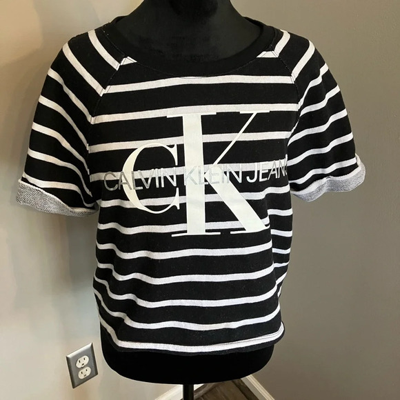 CK Jeans black and white cropped knit top with logo‎ and cuffed sleeves. … - Picture 1 of 4